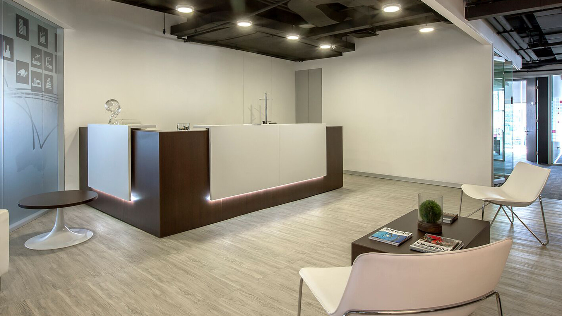 Quadrifoglio Z2 Reception Counter | Hunts Office