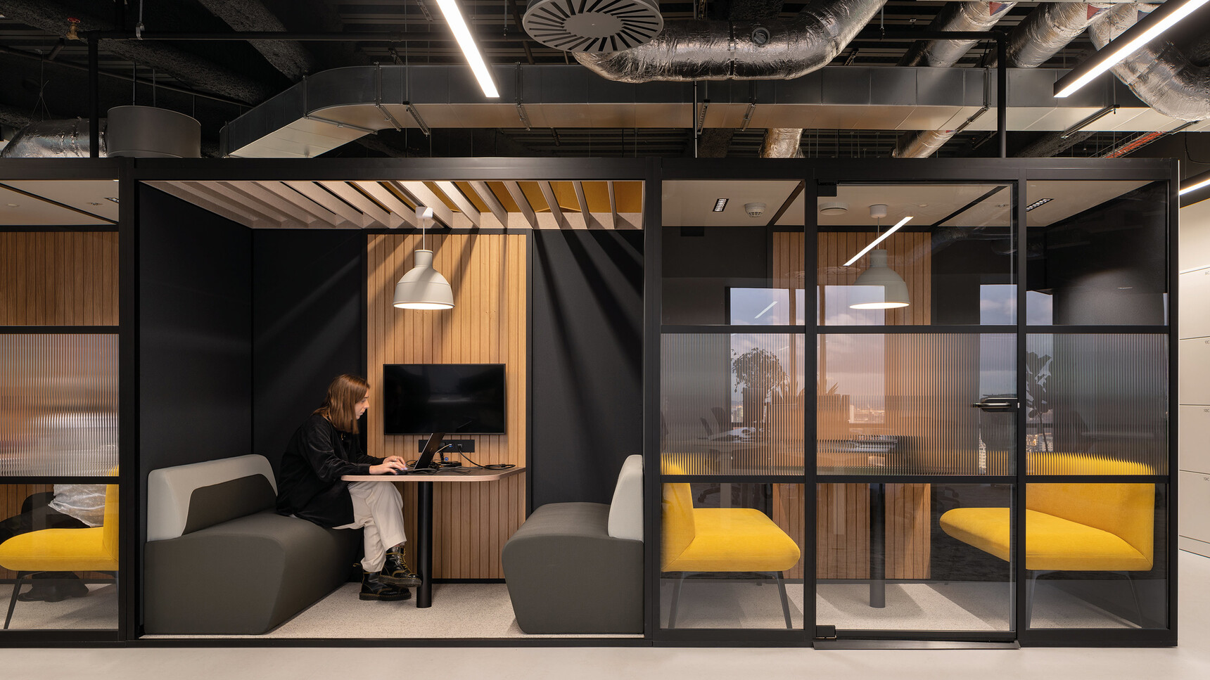 Boss Design Mews Connect XL Open Meeting Pod | Hunts Office